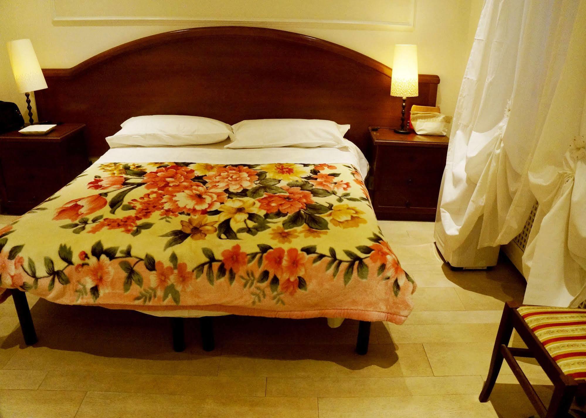 Bed and Breakfast Casa Dell'Amicizia Рим Экстерьер фото